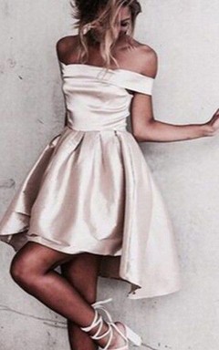 Vestido corto de fiesta de graduación, sin mangas, de satén, con escote Bardot y cremallera, corte en A y bajo asimétrico.