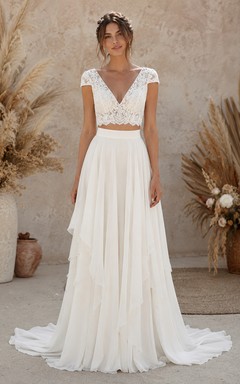 Robe de mariée bohème princesse deux pièces, manches courtes, col en V, tulle, dentelle, mousseline, volants, traîne, ivoire