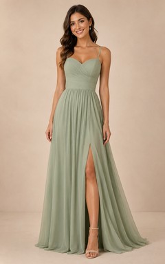 Chiffon-Abendkleid in Salbeigrün, Spaghettiträger, herzförmiger A-Linien-Schnitt, bodenlang mit Falten