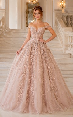 Robe de bal en dentelle délicate, tulle, décolleté cœur, manches courtes, traîne cathédrale, sequins, robe de mariée de salle de bal