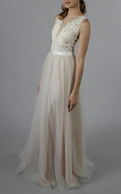 Vestido de tul y encaje con apliques