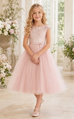 Rosafarbenes, ärmelloses Tüllkleid in A-Linie mit Schleife für Blumenmädchen, Gartenstil, Teelänge.