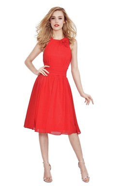 Robe sans manches en mousseline de soie, longueur genou, dos en V