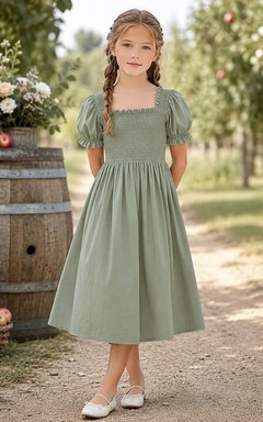 Einfaches ländliches Blumenmädchenkleid mit Tüllrock