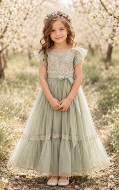 Vestido de niña de las flores color verde salvia, encaje, tul, corte en A, manga corta, cuello joya, largo hasta el suelo, detalle de lazo, falda escalonada