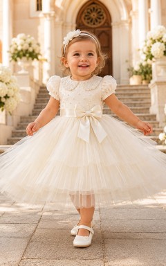 Lagen-Taufkleid aus Tüll, A-Linie, Puffärmel, Schleife in der Taille, romantisch, bezaubernd, elegant, mit Schmucksteinen besetzt