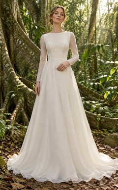 Vestido de novia sencillo y modesto de corte A con cuello joya, mangas largas transparentes y corpiño liso de gasa.