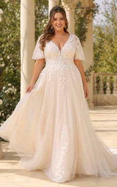 Champagnerfarbenes Brautkleid aus Chiffon in A-Linie in Übergröße mit V-Ausschnitt, kurzen Ärmeln und Schleppe