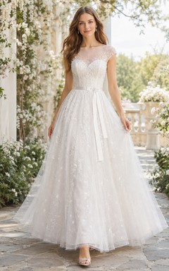 Vestido de novia de ensueño, corte A, tul, ilusión, escote corazón, mangas cortas, fajín y encaje, largo hasta los tobillos.