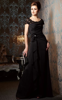 Langes, ärmelloses Brautmutterkleid mit Perlenstickerei und Rüschen