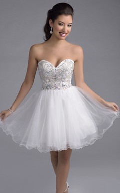Robe de bal mini en tulle coupe trapèze avec décolleté cœur et ornements en strass