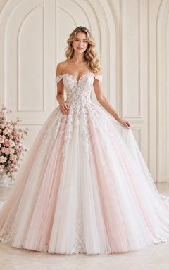 Rosafarbenes, schulterfreies Tüll-Ballkleid mit Herzausschnitt und Schleppe – ein perfektes Prinzessinnen-Hochzeitskleid