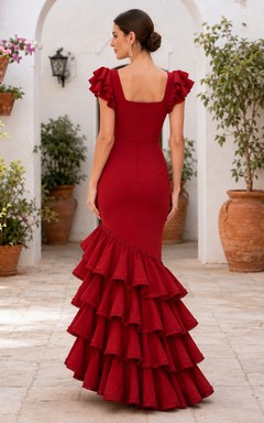 Élégante robe sirène rouge Rociero longue jusqu'au sol, col carré et volants étagés