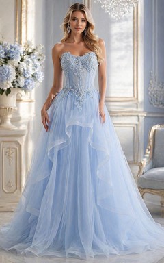 Vestido de fiesta informal sin mangas, largo hasta el suelo, con cola de barrido, corte en A y detalles de pedrería.