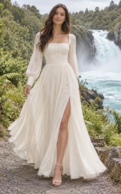 Einfaches Brautkleid mit eckigem Ausschnitt, langen Poetenärmeln und A-Linien-Schlitz