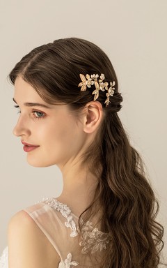 Zarte, handgefertigte goldene Haarnadeln mit Blumen