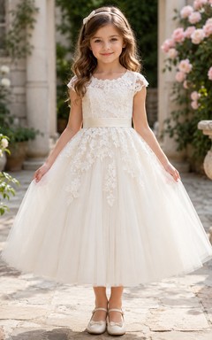 Robe romantique de demoiselle d'honneur, coupe trapèze, en tulle et dentelle, col rond, manches courtes, longueur thé