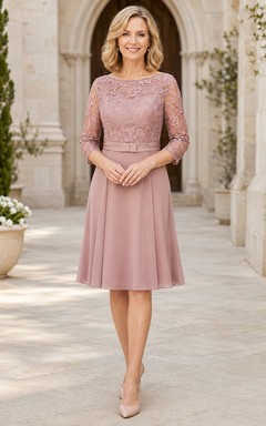 Robe de mère en dentelle rose poudré, manches trois-quarts, longueur genou
