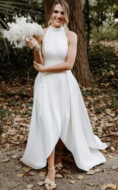 Bohemian Neckholder-Hochzeitskleid mit hohem Kragen, A-Linie und asymmetrischem Saum, ärmellos