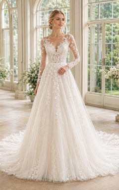 Robe de mariée élégante en dentelle florale, coupe trapèze, manches longues, col en V et traîne chapelle