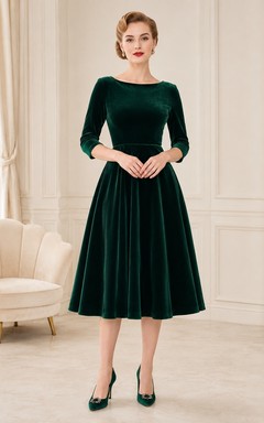 Vestido vintage de terciopelo verde oscuro con escote barco, manga tres cuartos, corte en A y largo hasta la rodilla.
