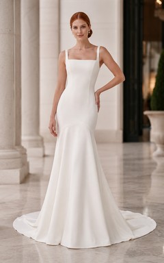 Brautkleid im Meerjungfrauenstil aus Satin mit eckigem Ausschnitt und schlichter Schleppe