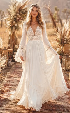 Robe de mariée bohème à manches cloche et col en V en dentelle, style festival
