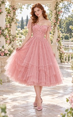 Robe de bal rose années 1950, longueur thé, épaules dénudées, dentelle et tulle à volants