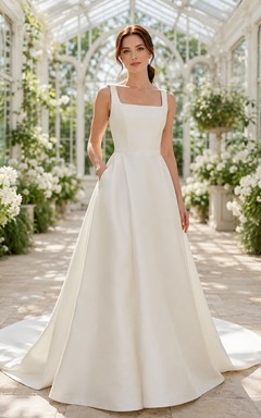 Brautkleid aus Satin, A-Linie, trägerlos, mit Schleppe