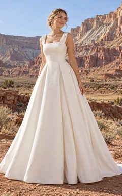 Vestido de novia sencillo de satén plisado, largo hasta el suelo, con escote cuadrado, sin mangas y pliegues profundos en la parte delantera.