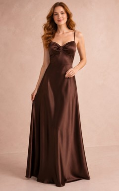 Vestido formal de satén marrón con escote corazón y corte en A con abertura