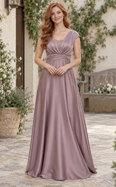 Vestido de noche de satén color malva con escote en V, mangas cortas y cintura fruncida, corte en A.