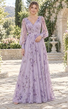 Vestido de dama de honor de gasa de corte A, largo hasta el suelo, con cuello en V y estampado floral lavanda.