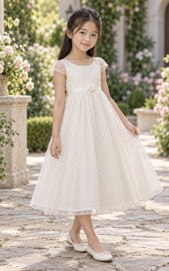 Teelanges elfenbeinfarbenes A-Linien-Kleid aus Tüll mit Punkten, kurzen Ärmeln, Schärpe und Schleife am Rücken für Blumenmädchen