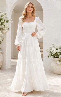 Robe de mariée de cour en mousseline à col carré, manches bouffantes et volants, style sobre, style court.