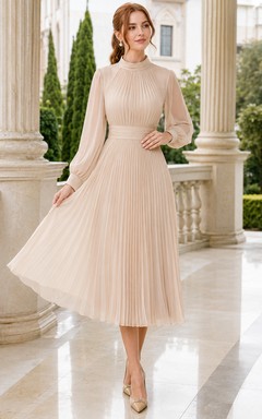 Robe midi en mousseline de soie champagne à col montant plissé et manches longues
