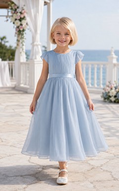 Blumenmädchenkleid aus stahlblauem Tüll in A-Linie mit Rundhalsausschnitt und knielanger Silhouette, verziert mit einer Schärpe
