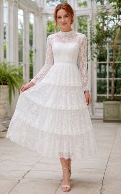 Hochgeschlossenes, langärmeliges Chiffon-Brautkleid mit Stufenspitze, hohem Kragen und A-Linien-Schnitt in Teelänge