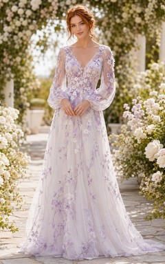 Lavendelfarbenes Brautkleid aus Chiffon mit Blumenmuster in A-Linie, V-Ausschnitt, langen Ärmeln und Kapellenschleppe