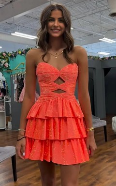 Orangefarbenes, paillettenbesetztes, trägerloses Rüschenkleid