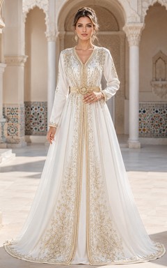 Robe de mariée orientale de luxe, coupe A, manches longues, col en V, broderies dorées