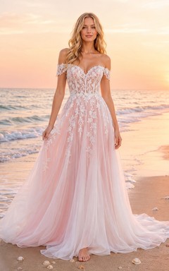 Rosafarbenes, schulterfreies, kurzärmeliges A-Linien-Brautkleid aus Spitze mit Schleppe – perfekt für Strandhochzeiten.