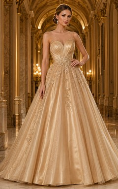 Goldenes, trägerloses Ballkleid mit Herzausschnitt, Glitzer, Perlen und Tüllbesatz, Kapellenschleppe, Opernkleid