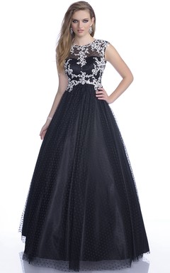 Unique A-Line Cap Sleeve Tulle Gown With Lace Appliques
