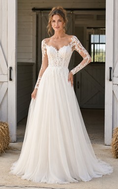 Robe de mariée champêtre romantique western à décolleté cœur, manches illusion longues, en dentelle et tulle, coupe trapèze, longueur au sol
