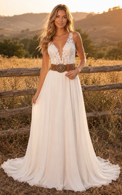 Robe de mariée champêtre en mousseline et dentelle, coupe trapèze, col en V, sans manches, traîne, dos nu plongeant.