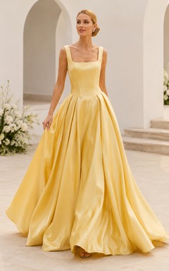 Vestido de novia de satén color amarillo narciso con escote cuadrado y cintura baja, estilo princesa, para capilla.