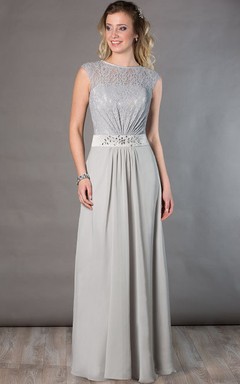 Langes Chiffonkleid für die Mutter der Braut mit Schmuckkragen, kurzen Ärmeln und Kristallverzierungen an der Taille