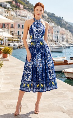 Vestido midi de corte A con escote halter y diseño de azulejos azul marino Amalfi