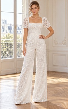 Combinaison de mariage à jambes larges en dentelle florale et col carré, manches bouffantes et dentelle florale